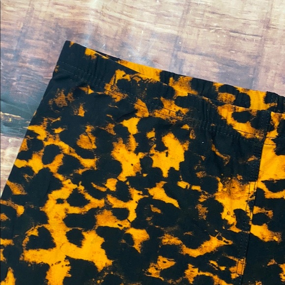 << Leopard Print Bike Shorts >> - Picture 3 of 5